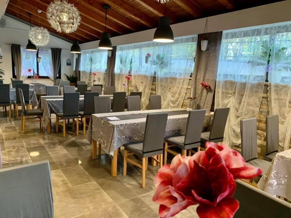 Hotel Sandi - Free Parking 4*