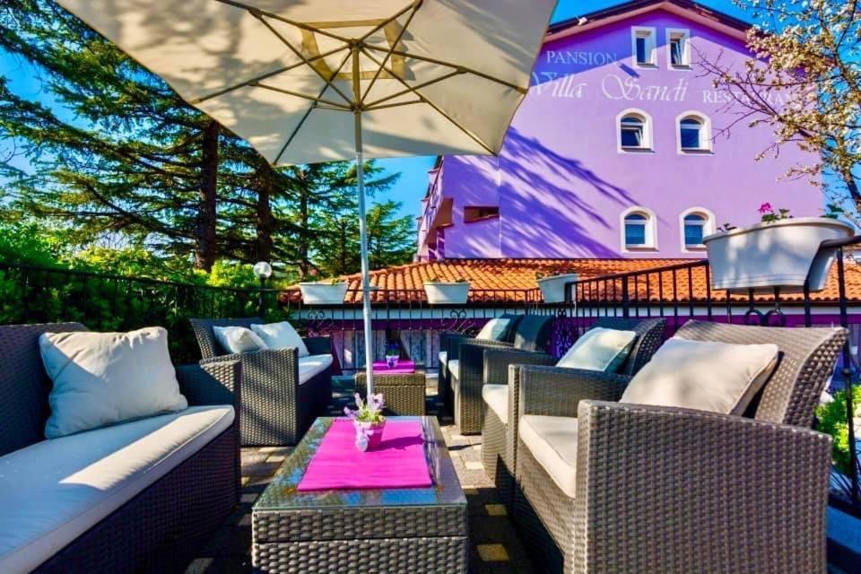 Sandi - Free Parking 4*