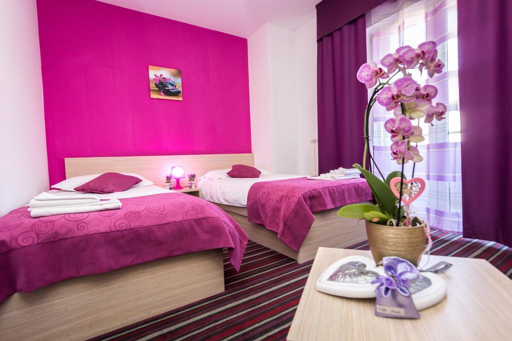 Hotel Sandi - Free Parking 4*
